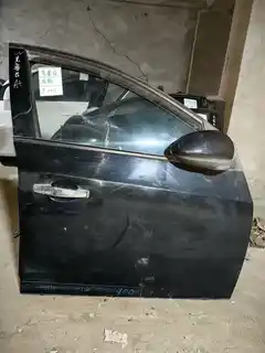 克鲁兹右前门门底下有腻子900 ——1100