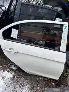 Suzuki Alivio · Puerta trasera derecha