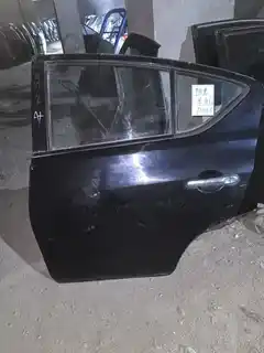 Nissan Sunny · Pintu belakang kiri