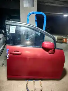 Tiida · Model lama · Pintu depan kanan