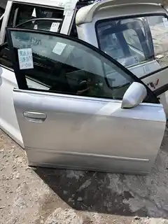 باب أمامي أيمن · Audi A4B7 · معاد الطلاء