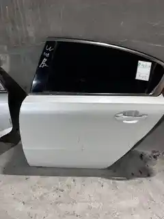 Peugeot 508 · Puerta trasera izquierda · con daños