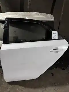 Kia Pegas · Puerta trasera izquierda