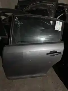 باب خلفي أيسر · C-Quatre