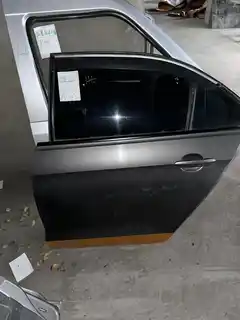 باب خلفي أيسر · Jetta