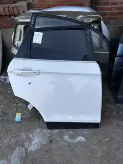 GAC Trumpchi GS5 · Pintu belakang kanan