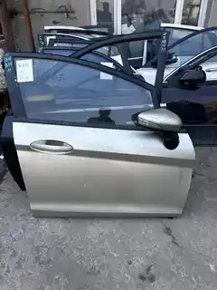 Fiesta · Pintu depan kanan