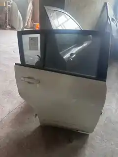 Tiida · Porta traseira direita