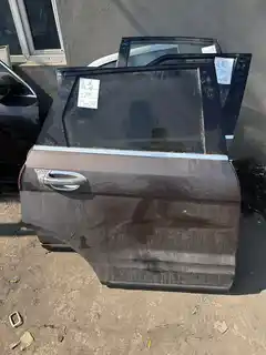 Zotye t700 · Pintu belakang kanan