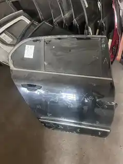 Superb · Porte avant droite · repeint