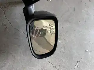 مرآة جانبية · Volvo