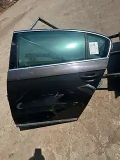 باب خلفي أيسر · Magotan B7