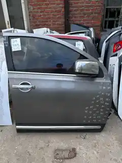 Qashqai · Porta dianteira direita · danificado
