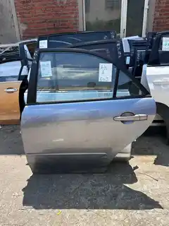 Mazda 6 · Porta traseira esquerda · dano menor