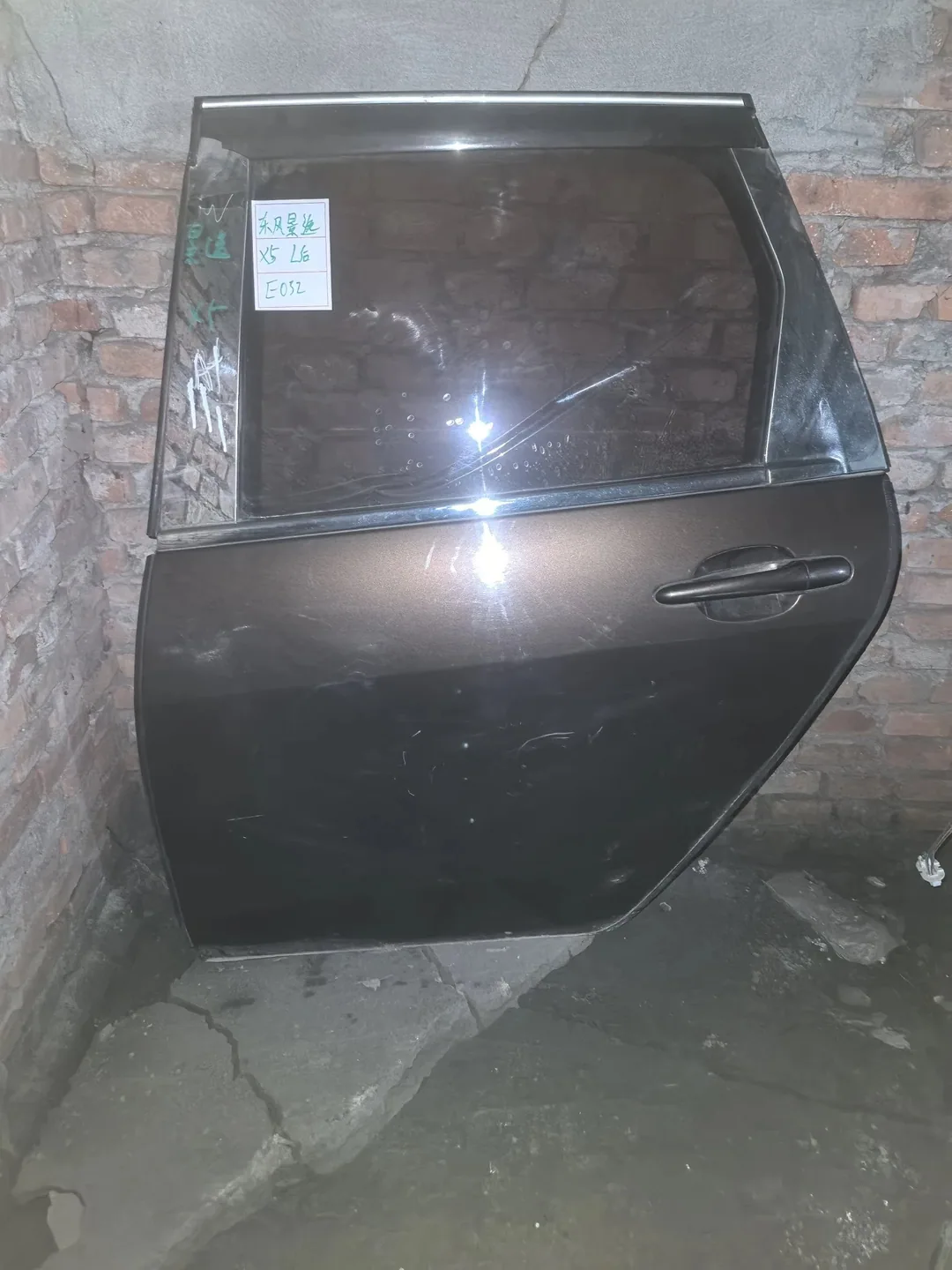 Dongfeng Joyear X5 · Pintu belakang kiri