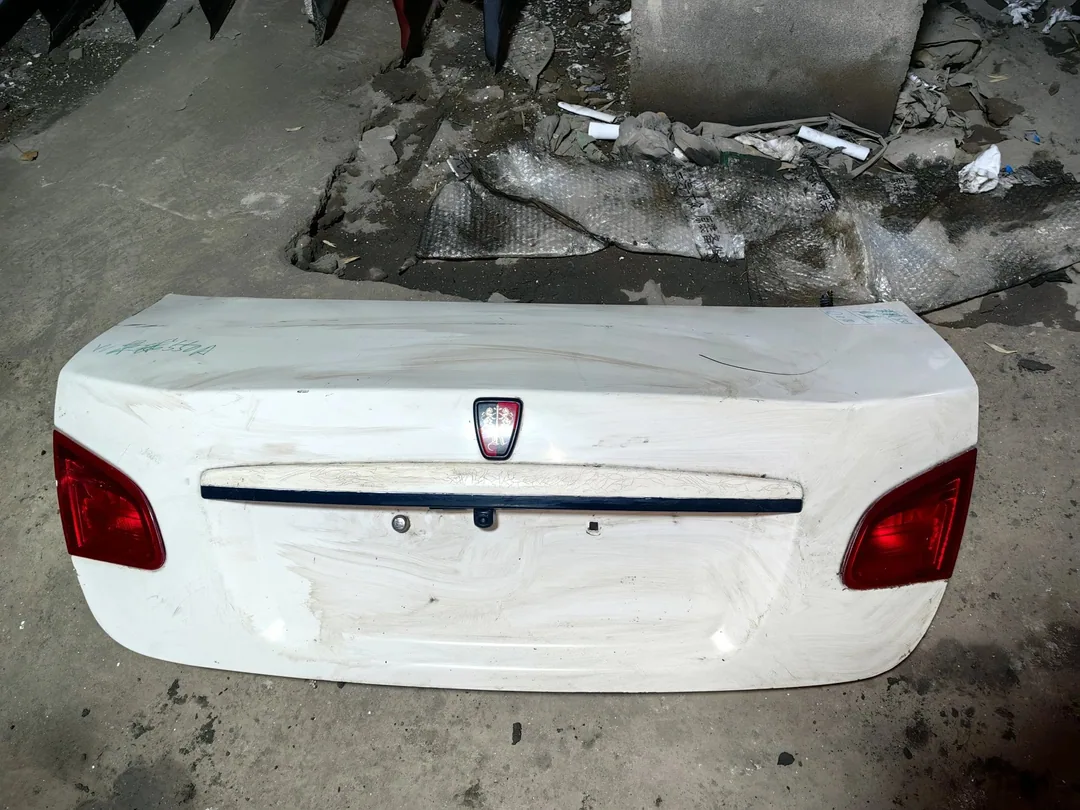 Roewe 550 · Couvercle de coffre