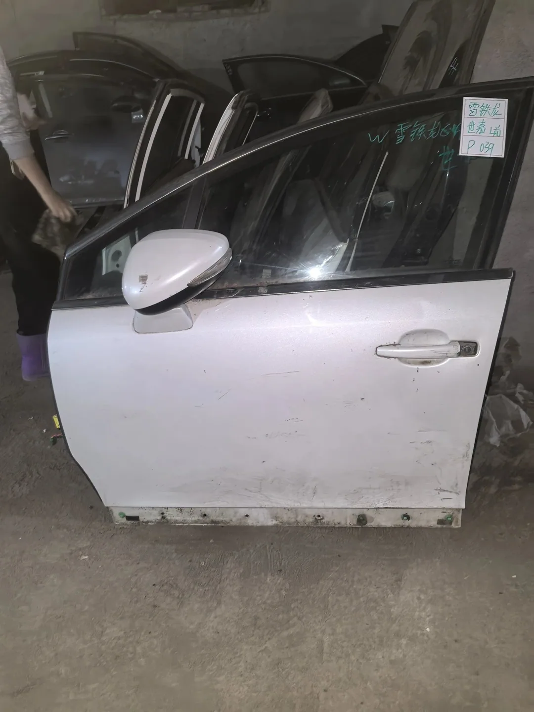 Citroën C-Quatre · Porta dianteira esquerda · danificado