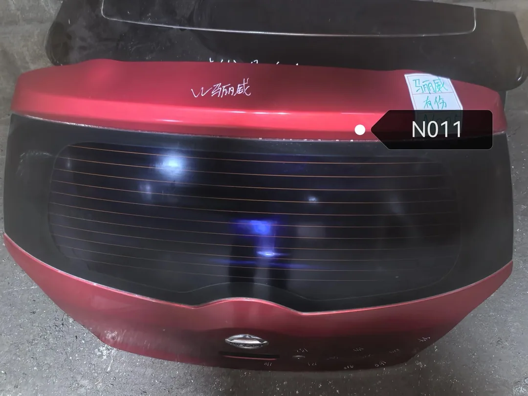 غطاء صندوق الأمتعة · Nissan Livina · معاد الطلاء