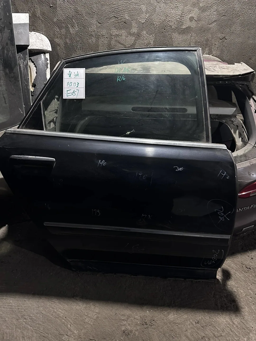 Audi A8D3 · Porte arrière droite · repeint