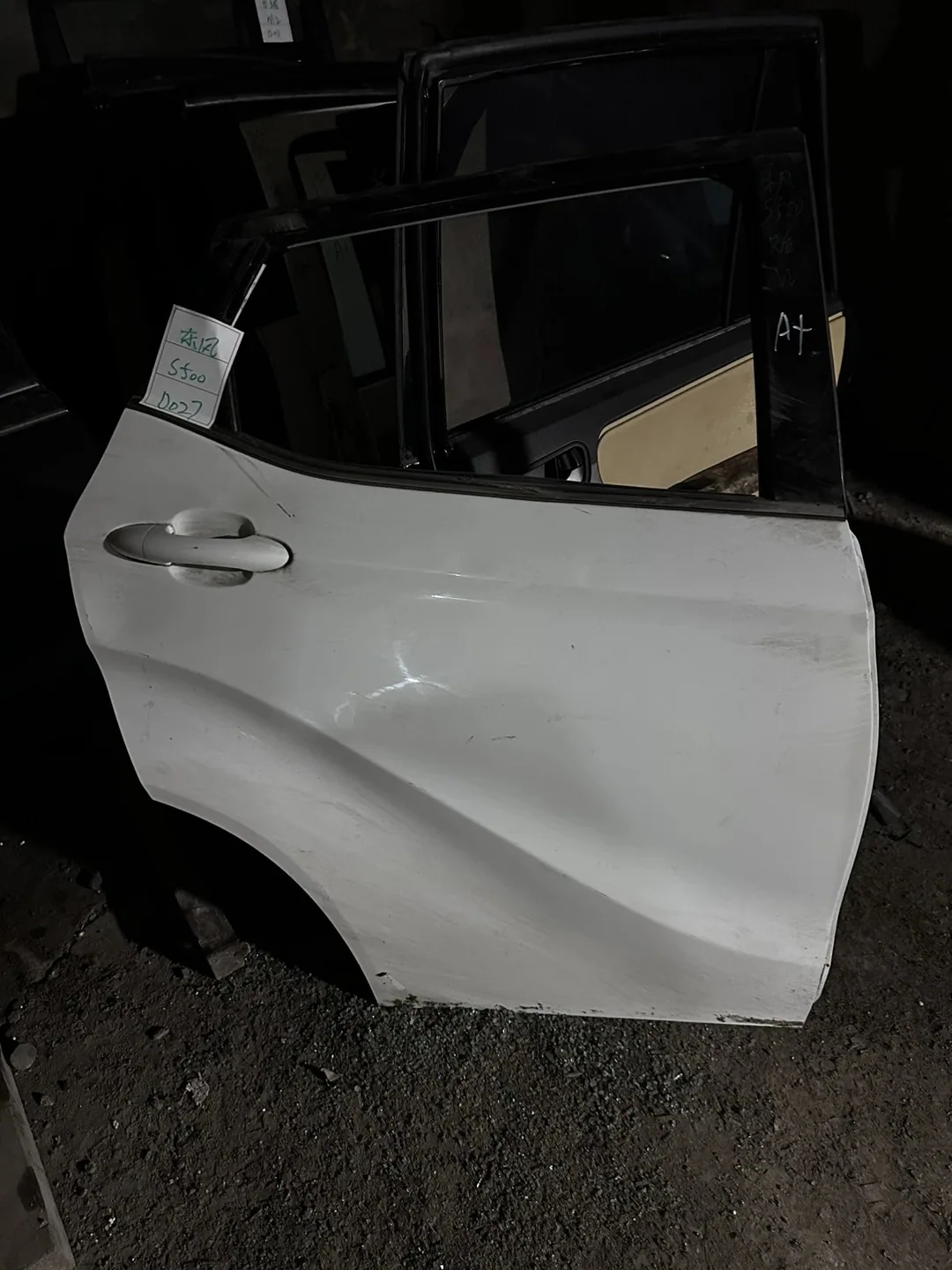Dongfeng S500 · Pintu belakang kanan