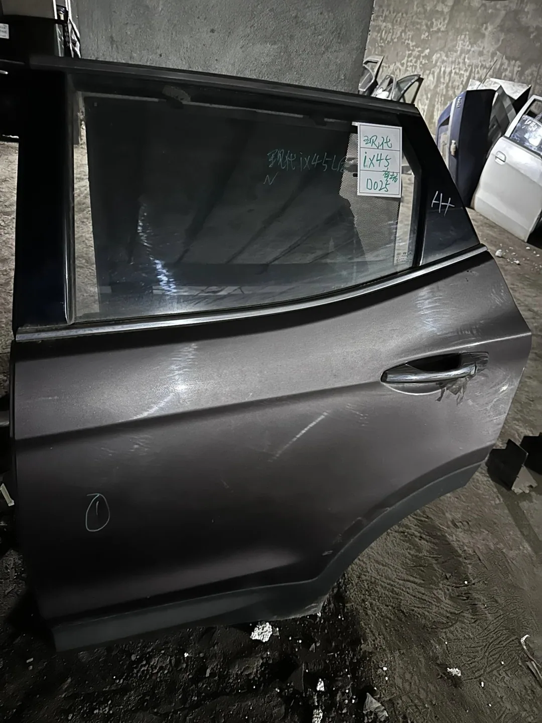 باب خلفي أيسر · Hyundai ix45 · منبعج