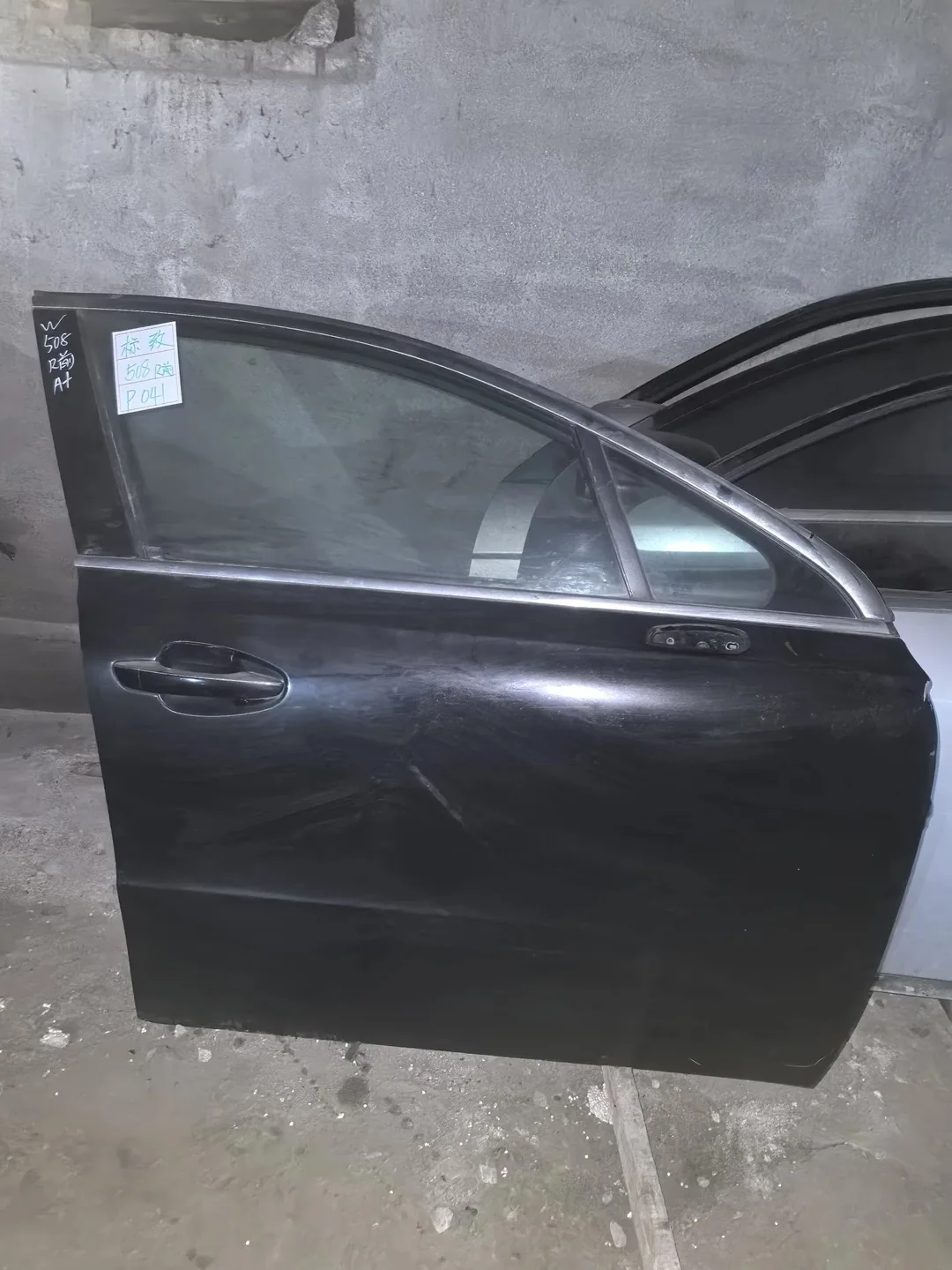 Peugeot 508 · Pintu depan kanan · rosak