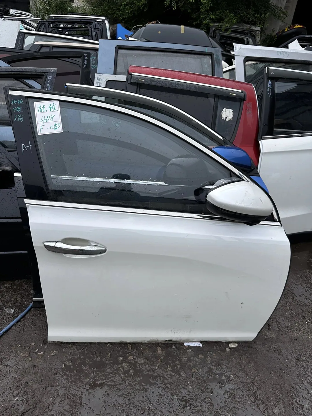 Peugeot 408 · ประตูหน้าขวา