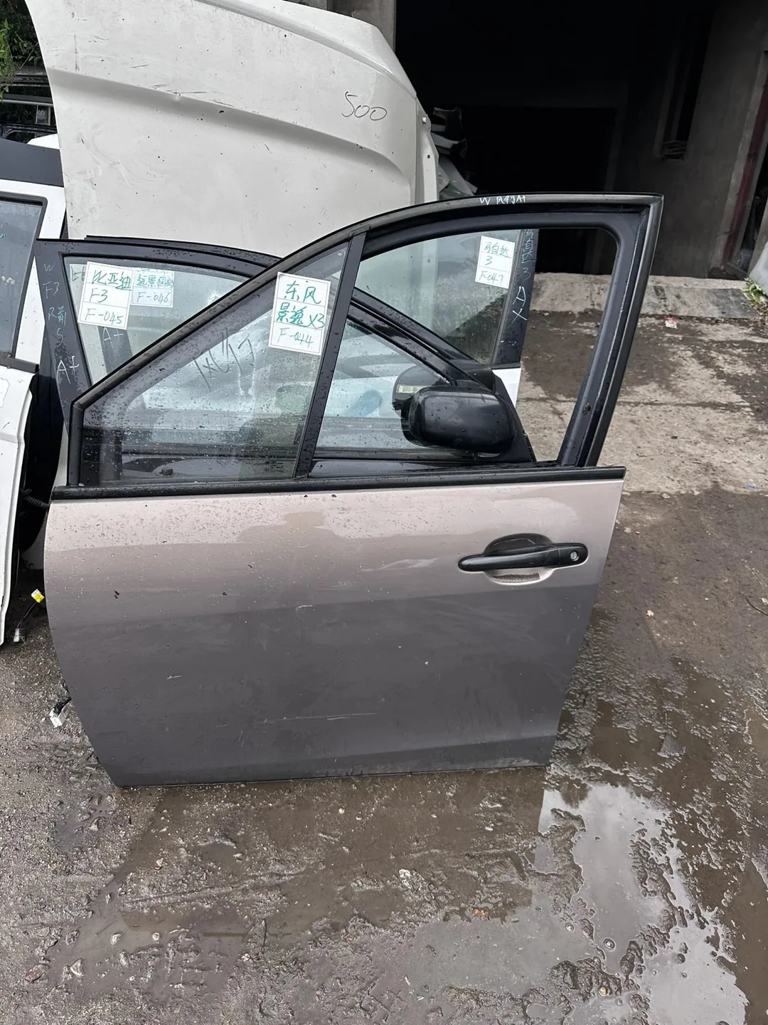 Dongfeng Joyear X3 · ประตูหน้าซ้าย