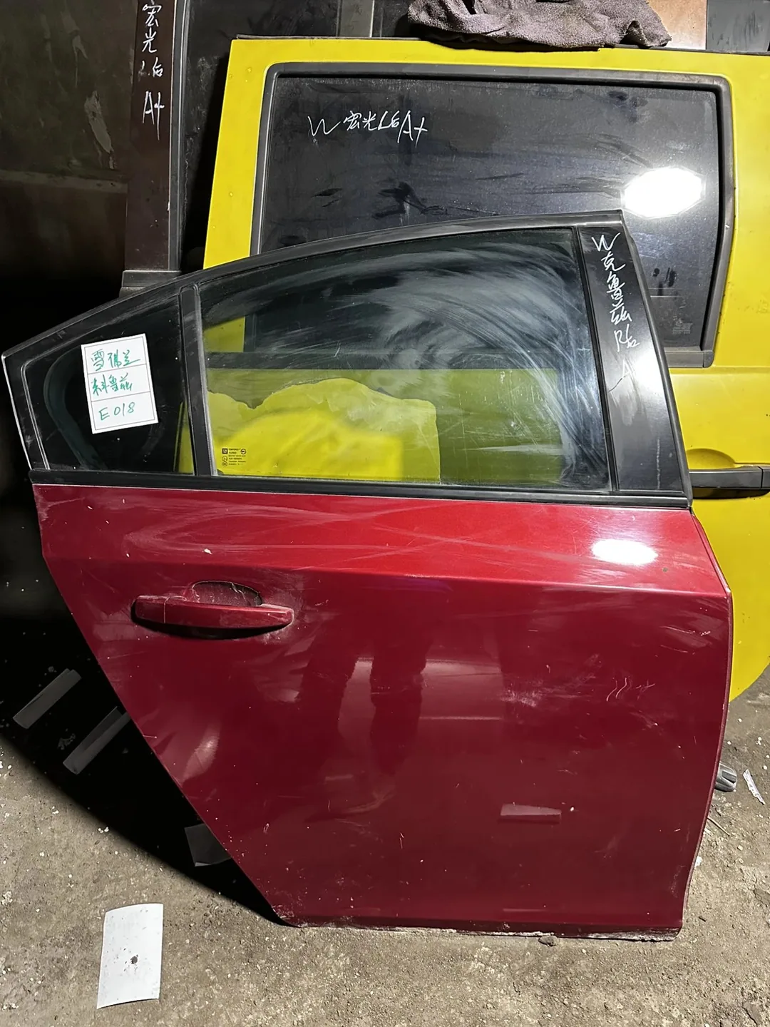 Chevrolet Cruze · Pintu belakang kanan