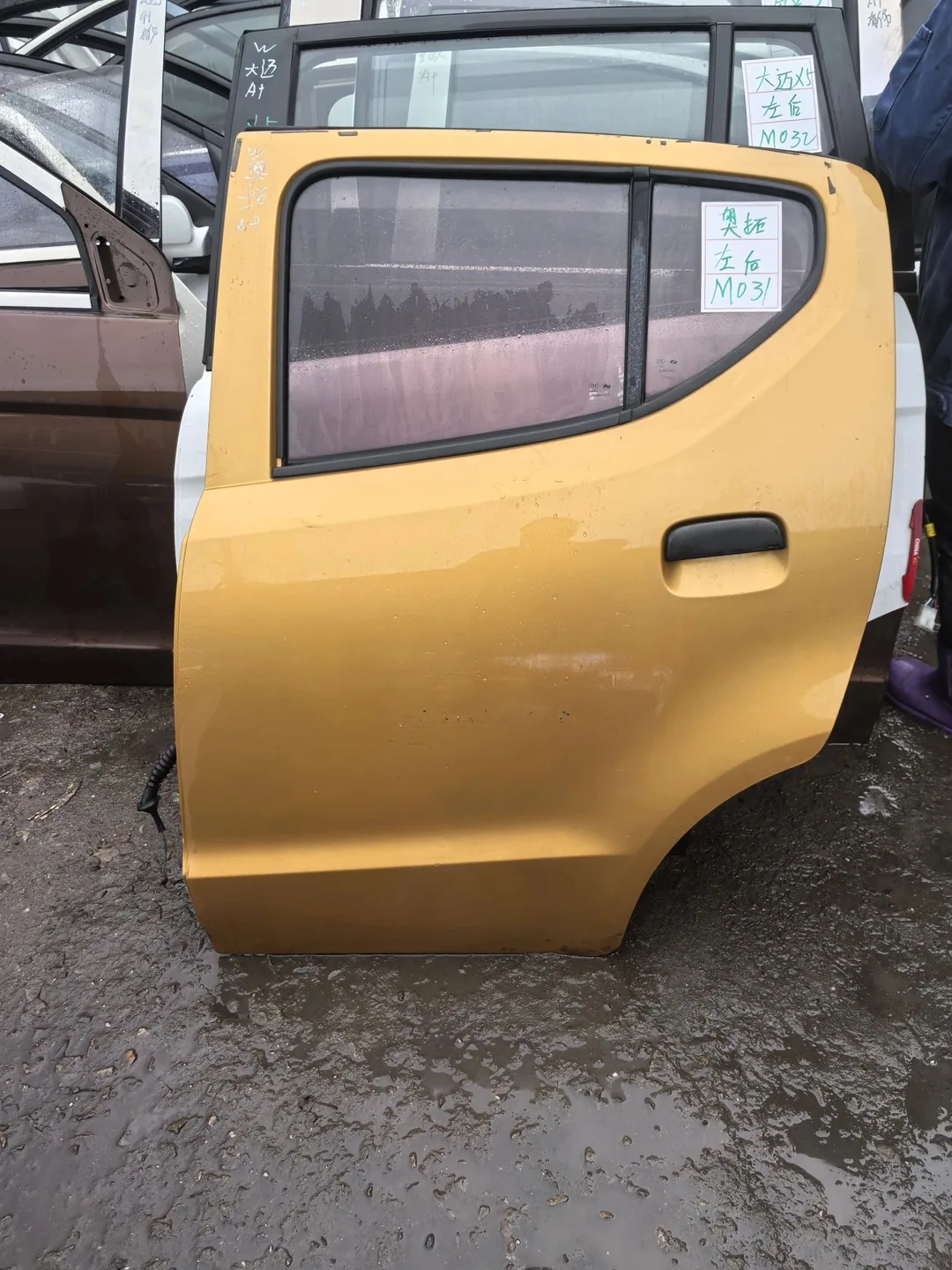 Suzuki Alto · Cửa sau trái