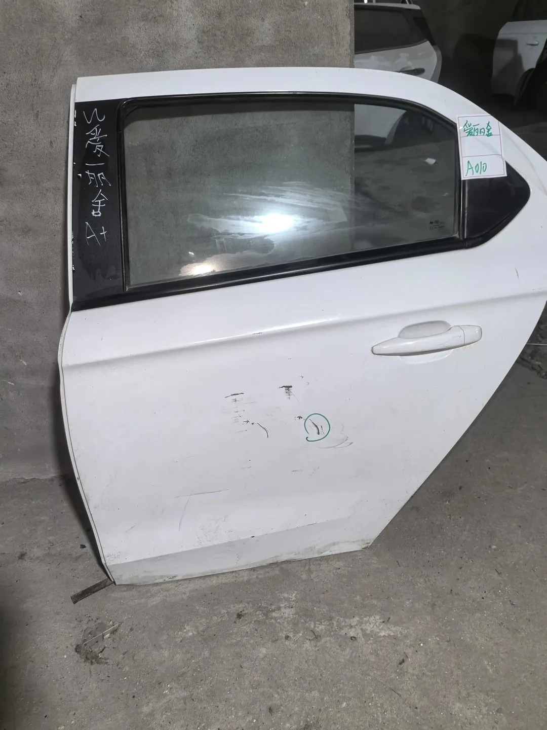 Citroën Elysée · ประตูหลังซ้าย · มีความเสียหาย