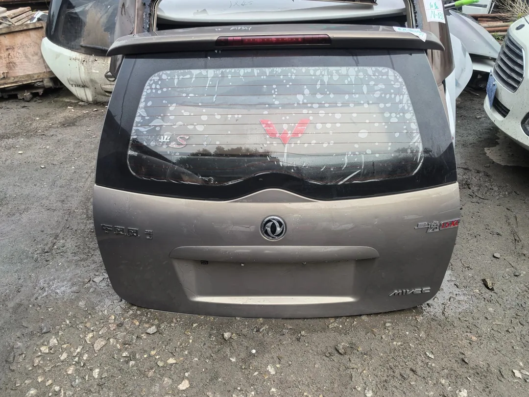 Dongfeng Joyear X5 · Trunk lid