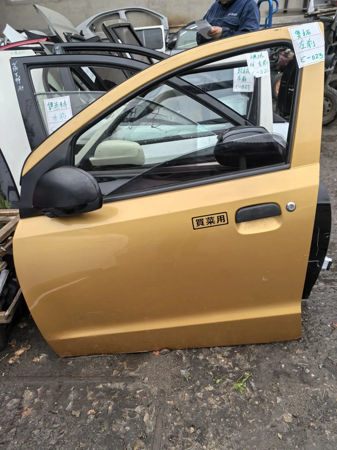 Suzuki Alto · ទ្វារមុខឆ្វេង