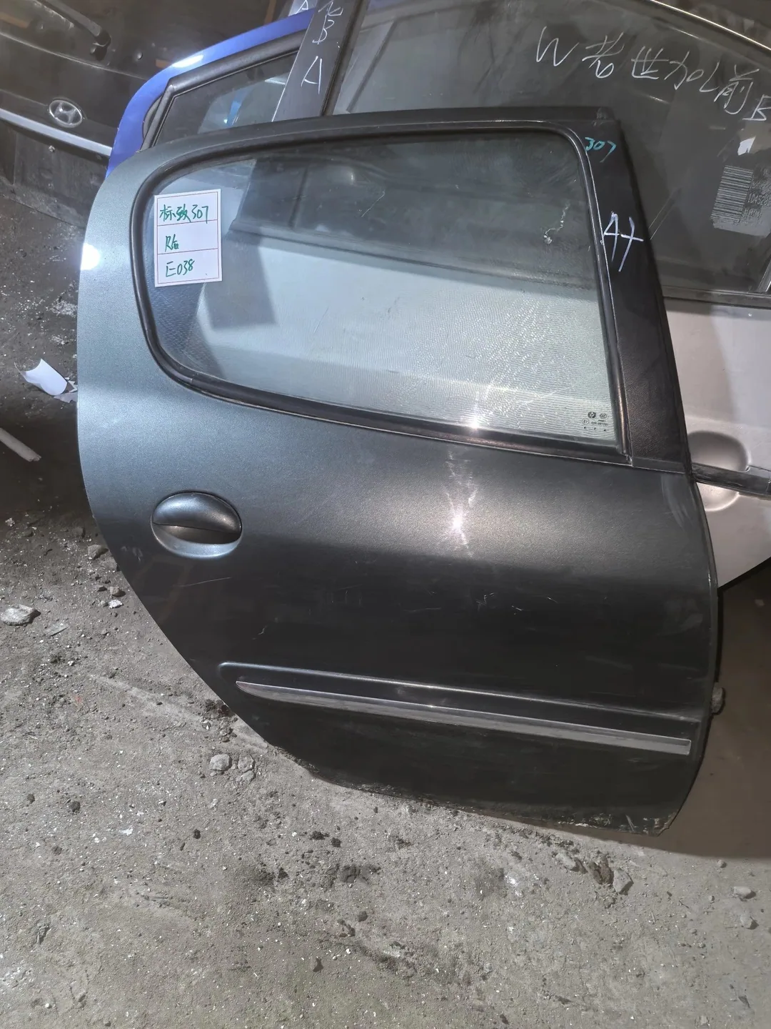 Peugeot 307 · Pintu belakang kanan