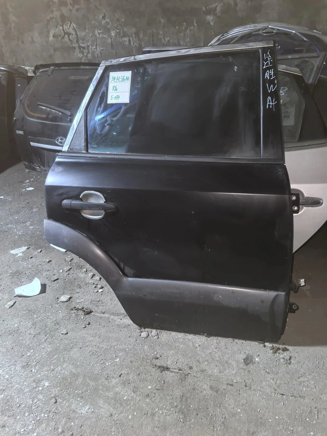 Hyundai Tucson · Pintu belakang kanan