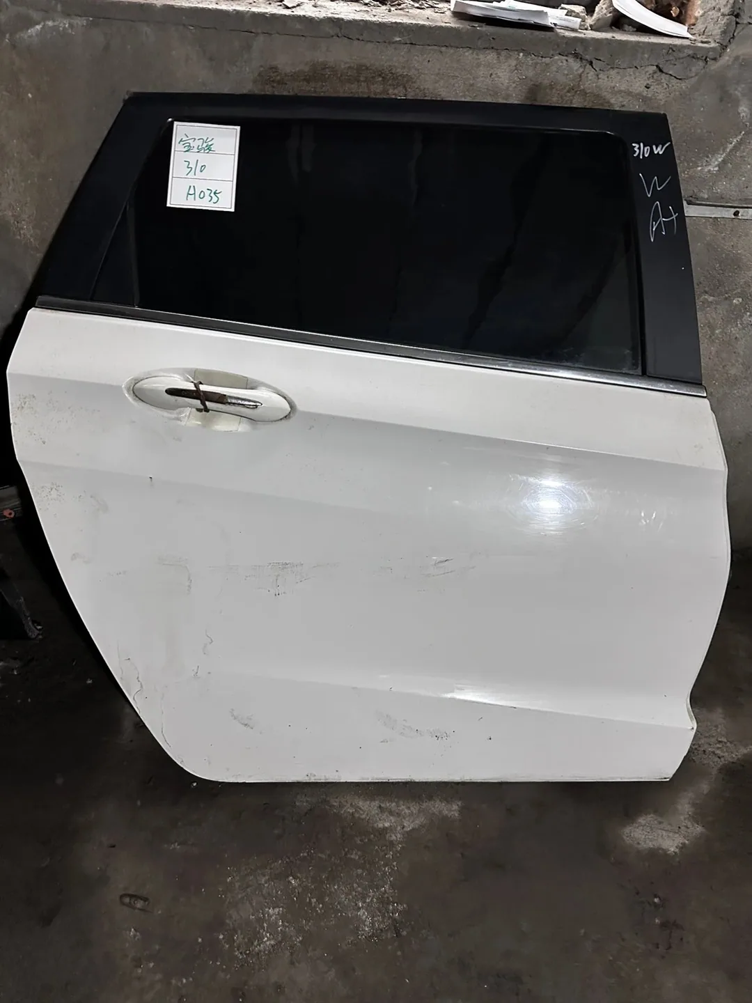 宝骏310右后门
