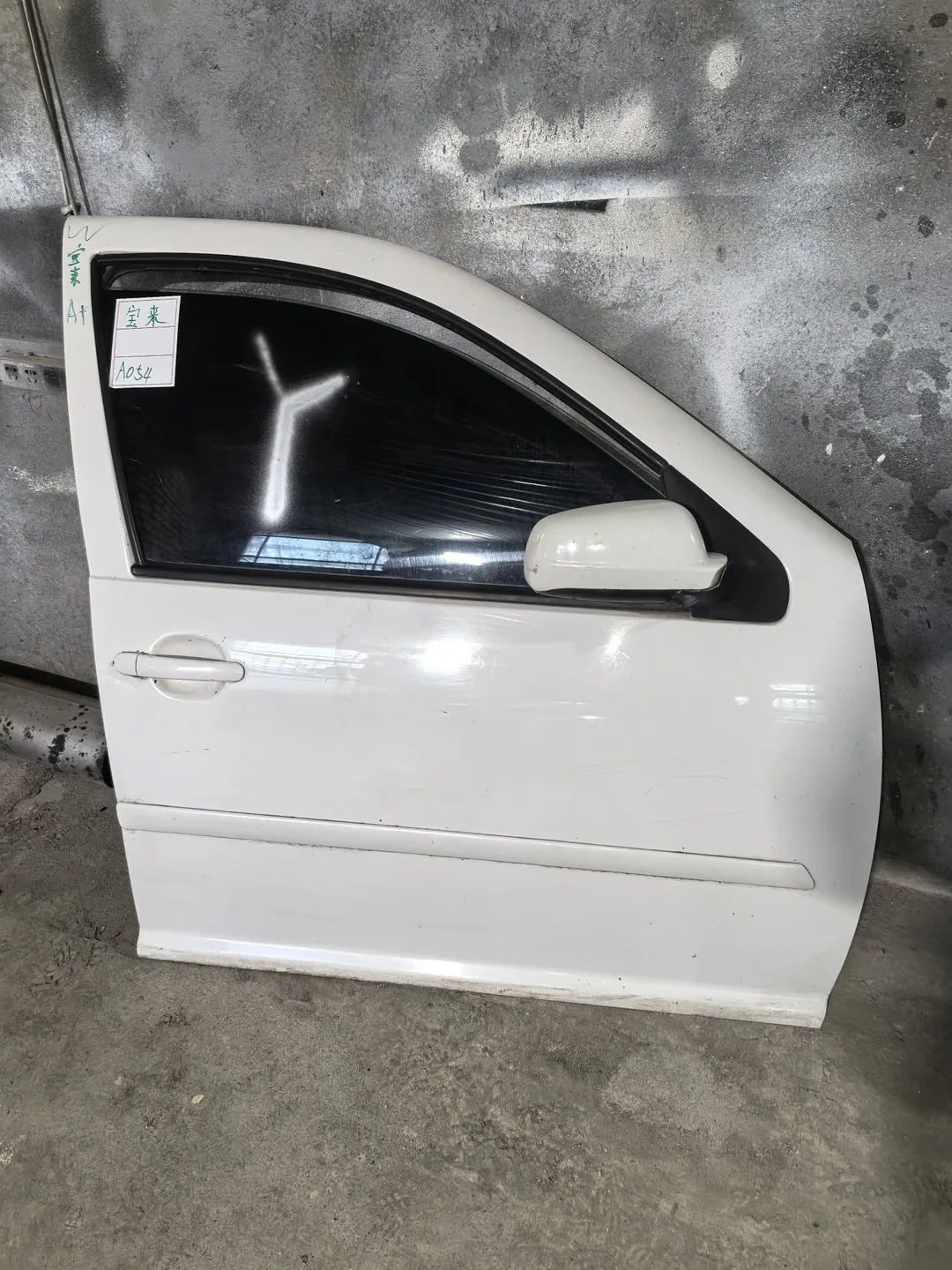 05 Volkswagen Bora · Puerta delantera derecha