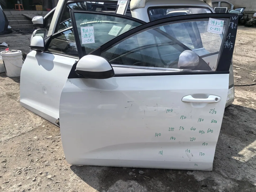 17 Kia k2 · Porta dianteira esquerda · repintado