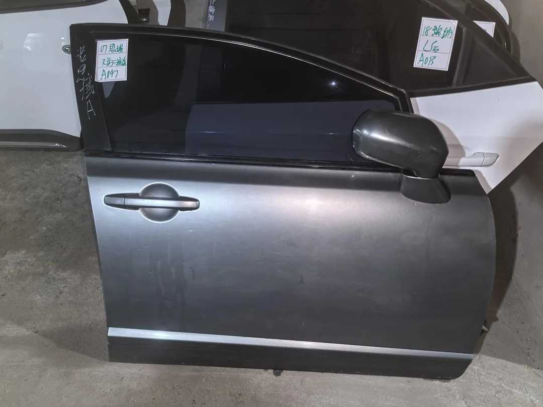 07 Honda Civic · Puerta delantera derecha · repintado
