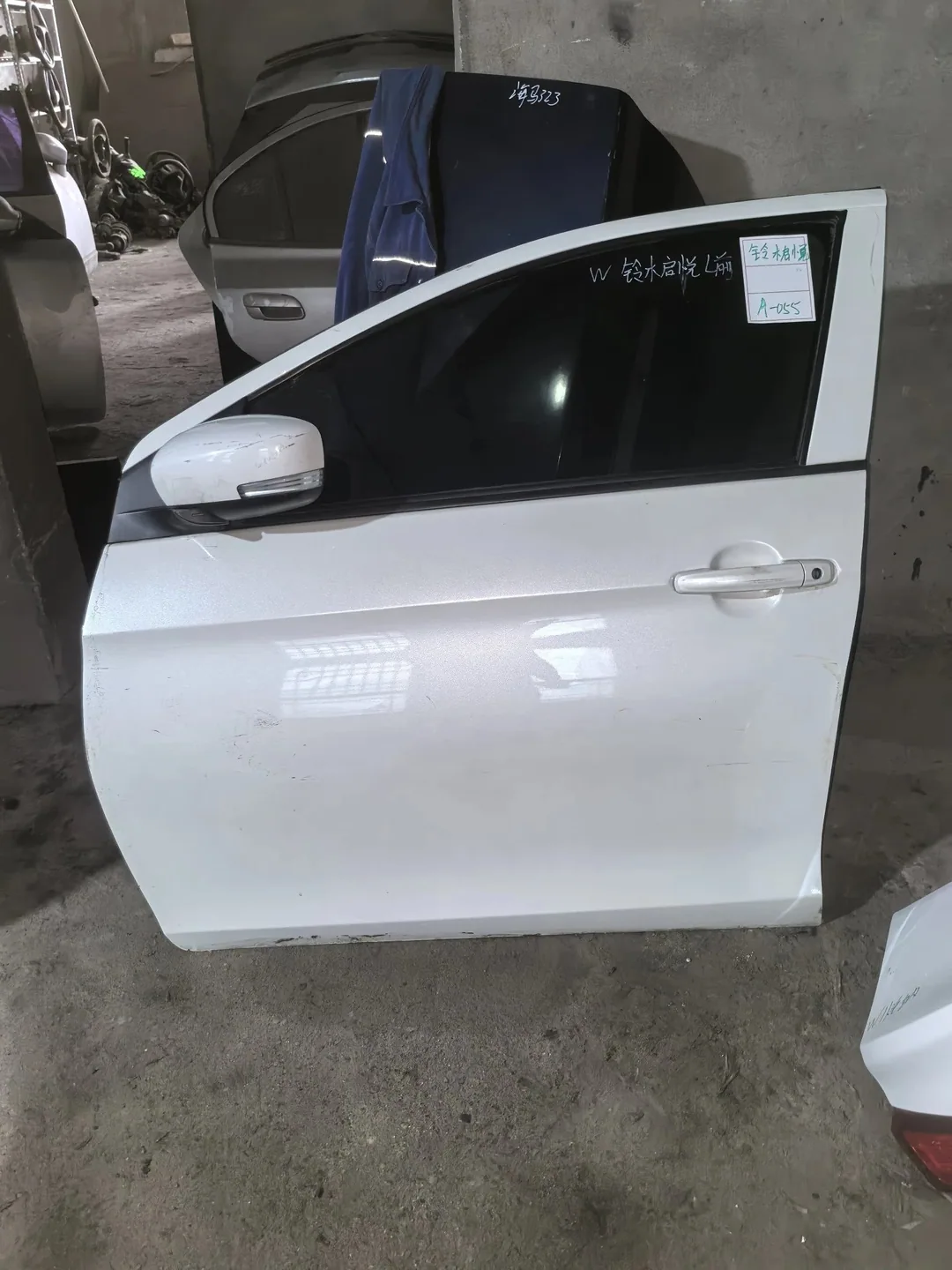 Suzuki Alivio · Porta dianteira esquerda