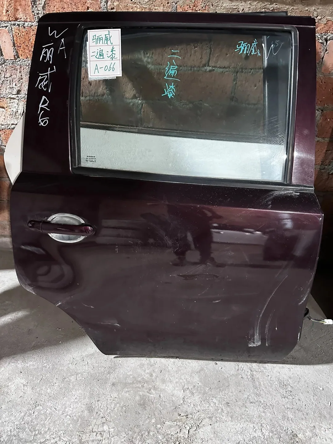 Livina · Pintu belakang kanan · dicat semula