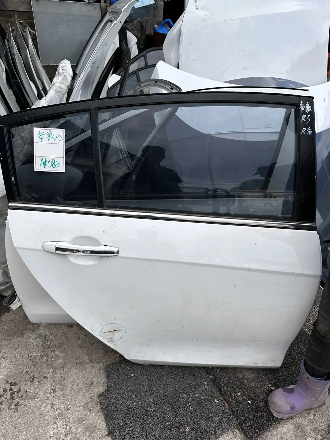 Geely Emgrand RS · Hayon · Porte arrière droite · endommagé