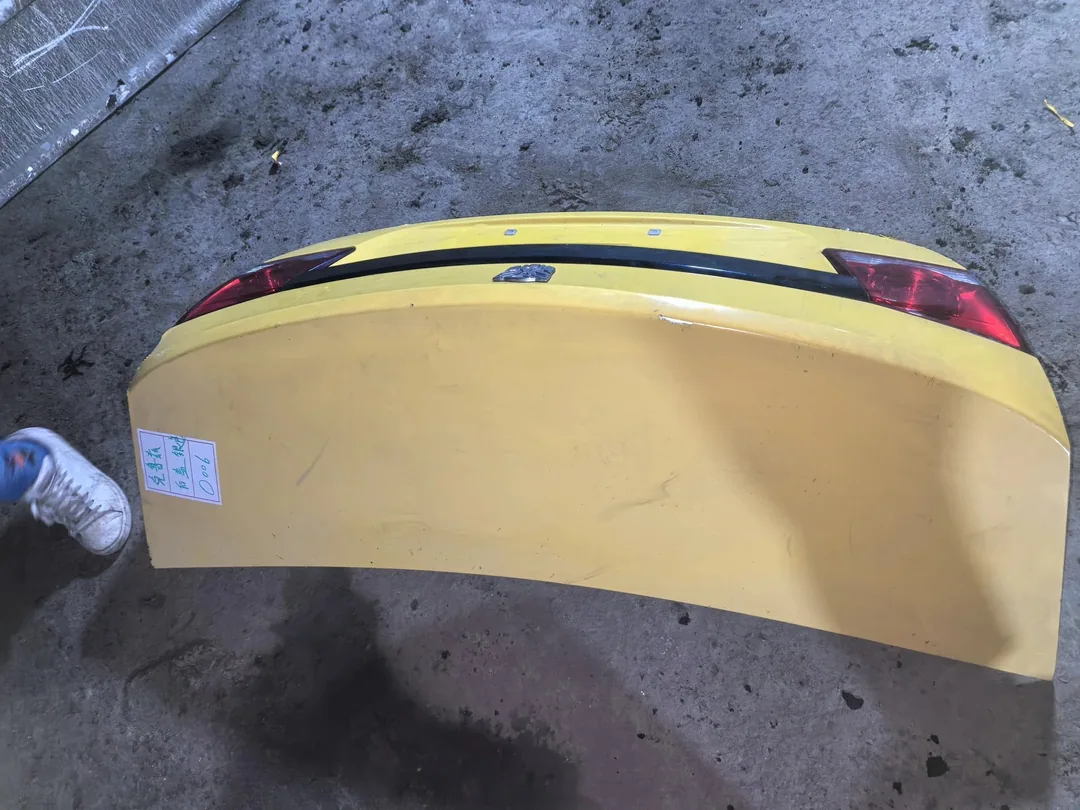 Cruze · Nắp cốp
