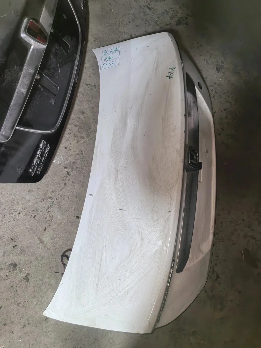 05 Honda Fit · Sedan · Trunk lid