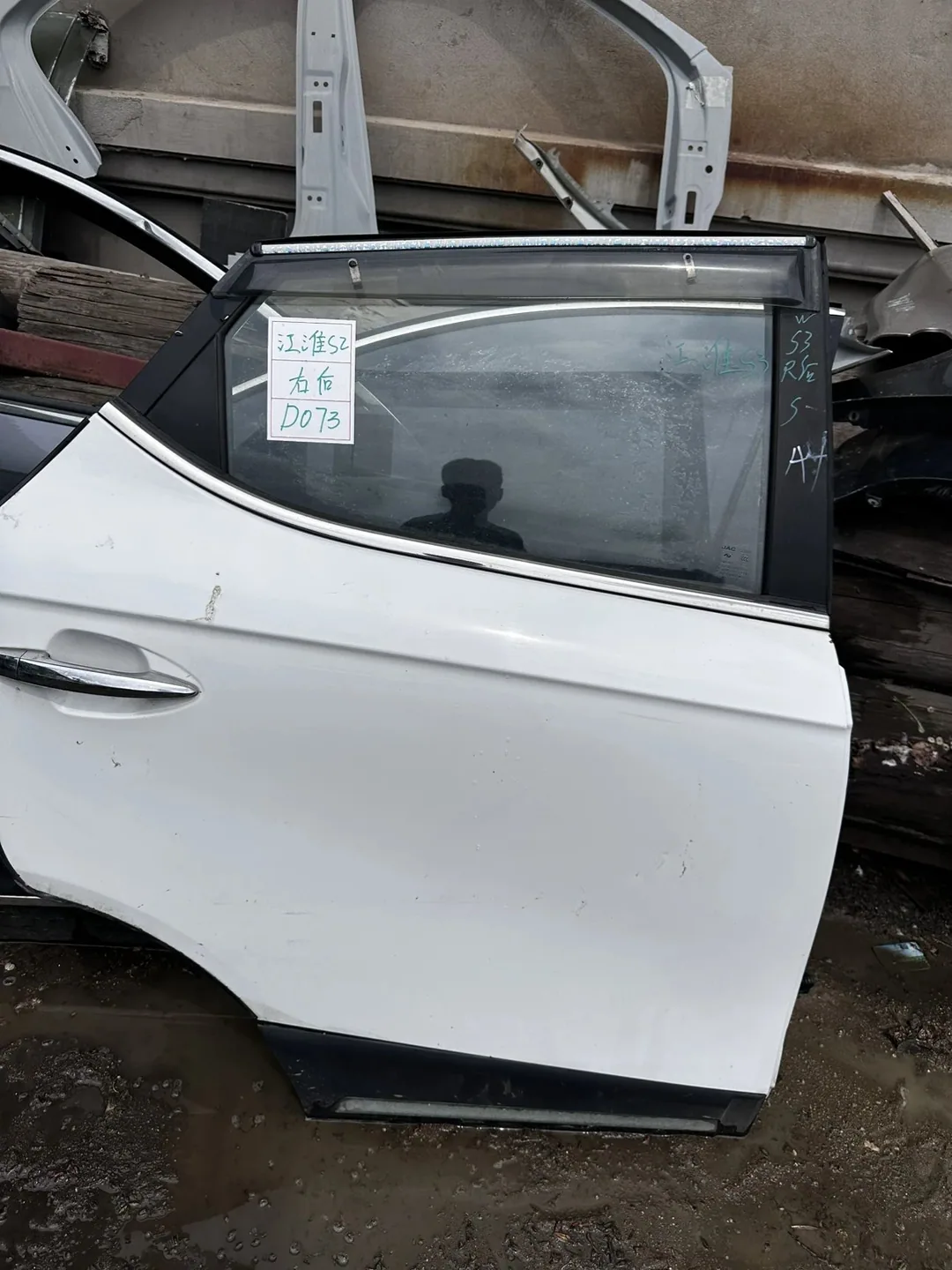 JAC S2 · ទ្វារក្រោយស្តាំ