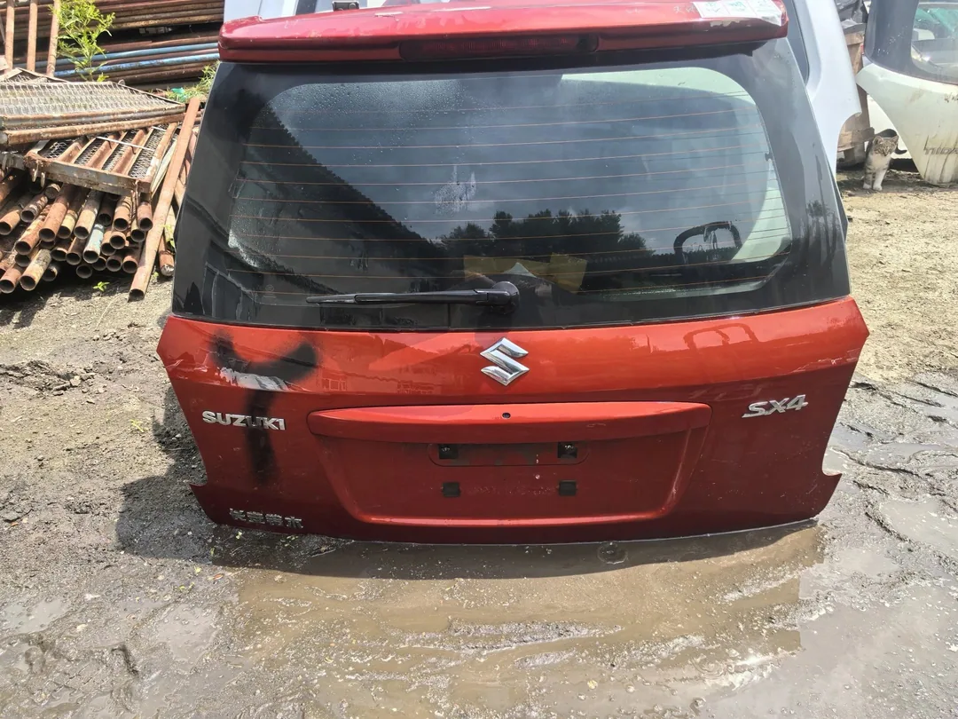 غطاء صندوق الأمتعة · Suzuki SX4