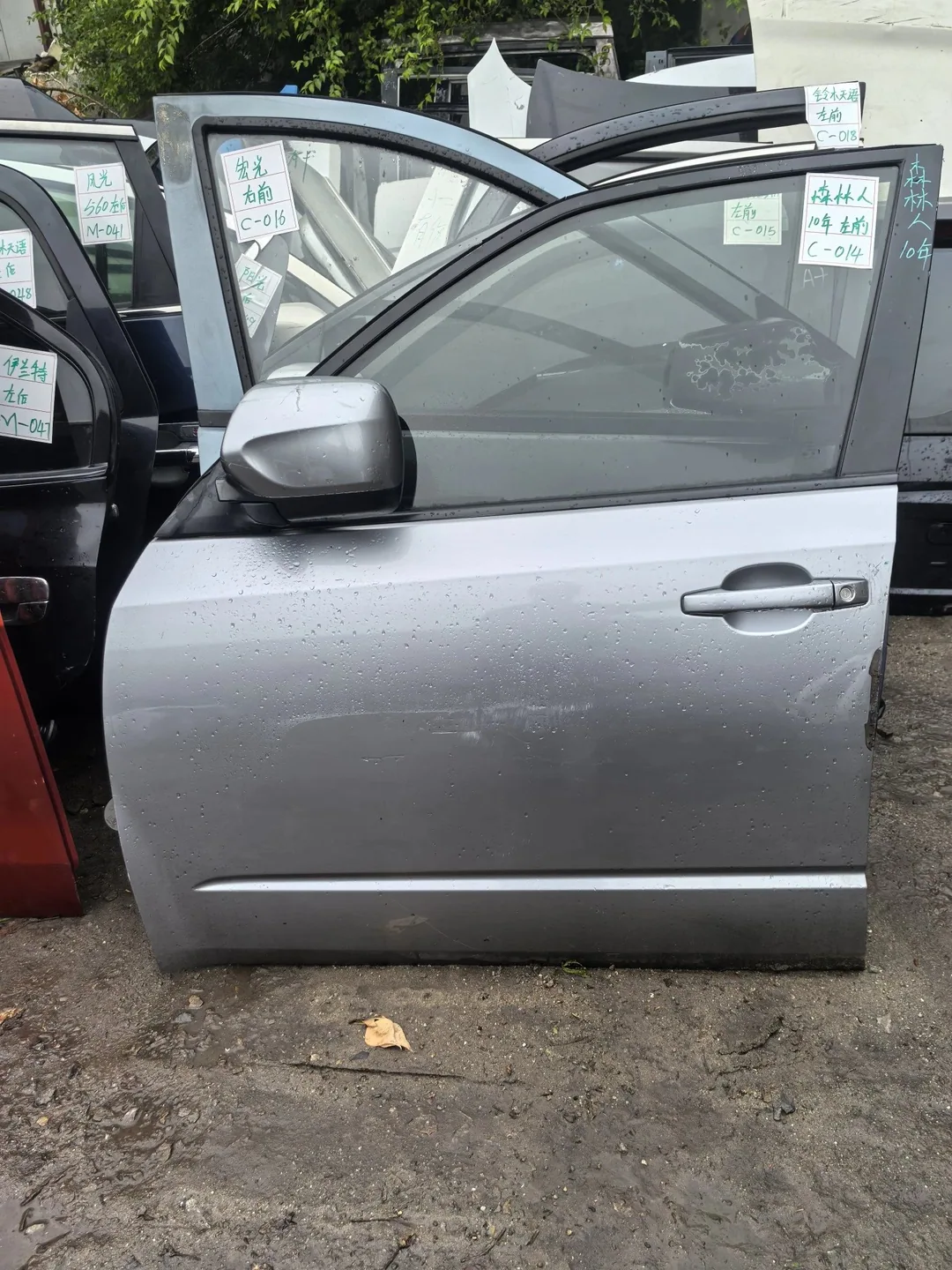 10 Subaru Forester · Pintu depan kiri