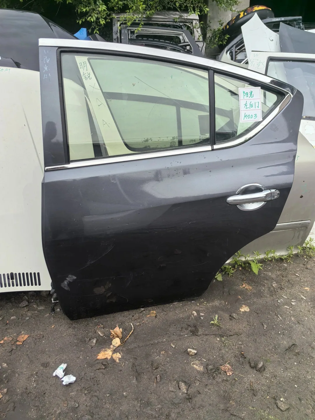 Nissan Sunny · ประตูหลังซ้าย