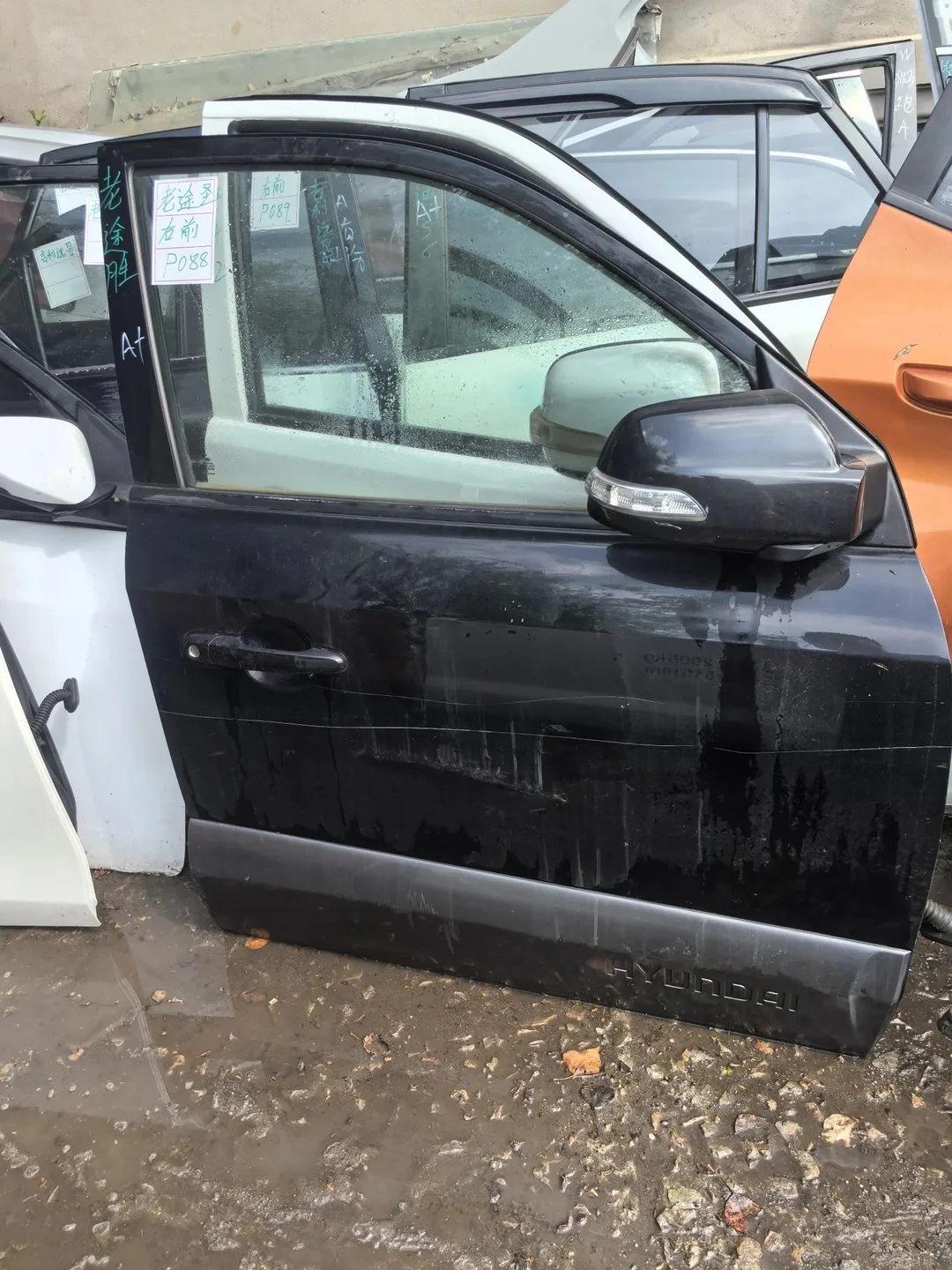 Hyundai Tucson · Older model · Right front door