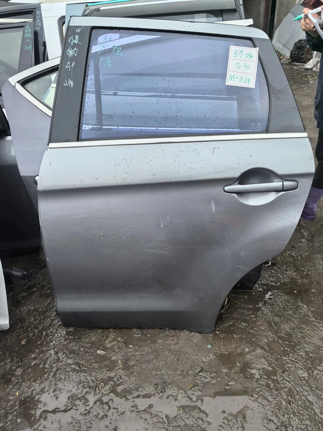 Mitsubishi ASX · Pintu belakang kiri